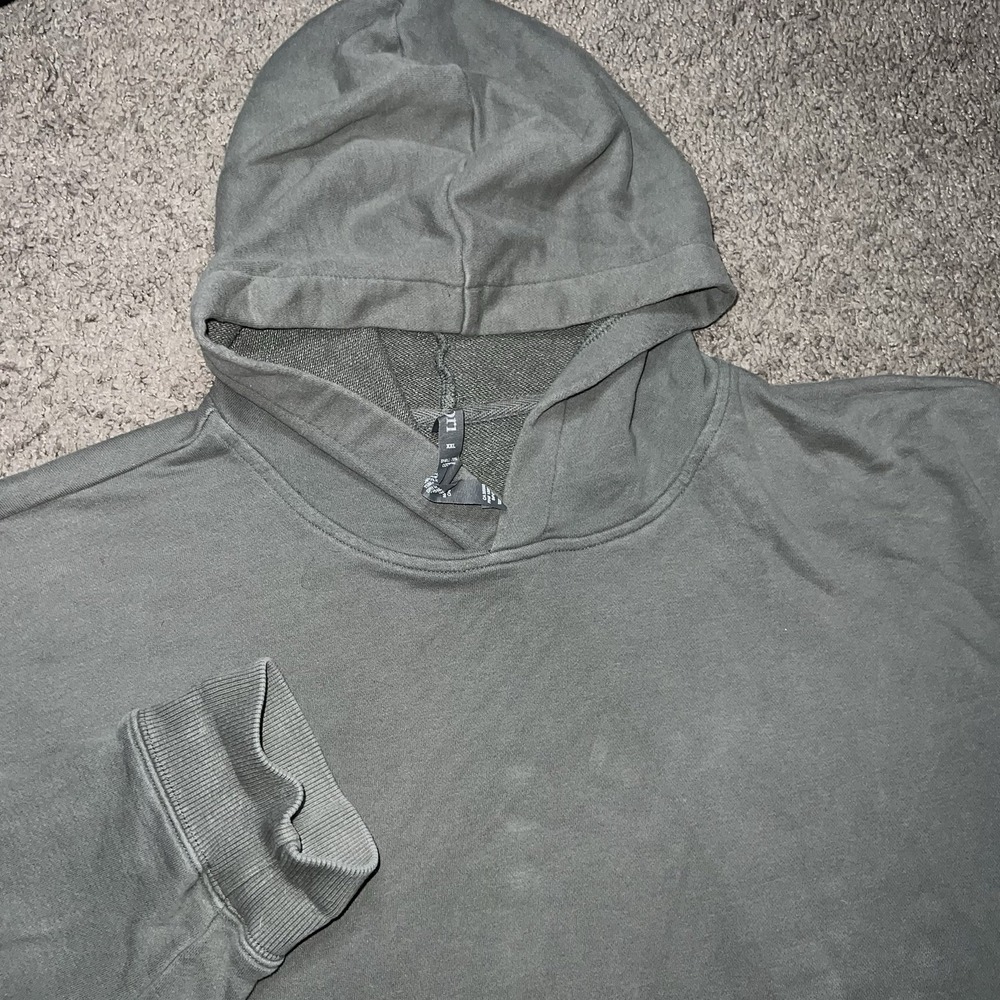 Vuori Hoodie Mens 2XL Green Cypress Performance Pullover Minimalist Logo